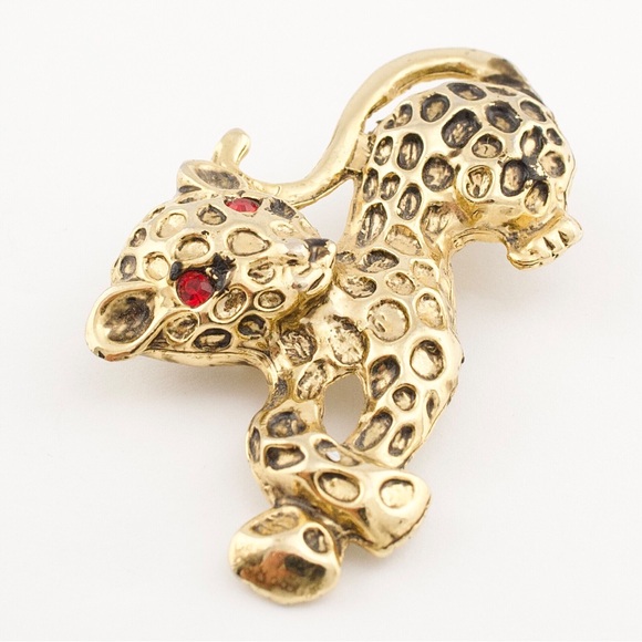 Vintage Leopard Brooch Pin Gold Tone with Red Rhinestone Eyes - Picture 2 of 4